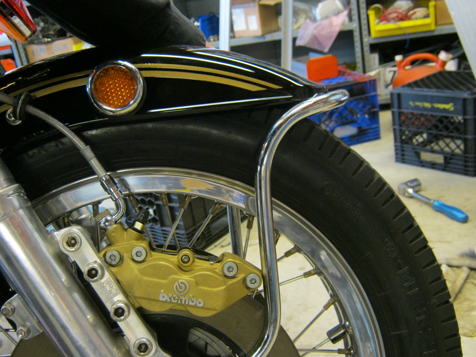 Disc brake configuration using 4 piston calipers. Applicable to Moto Guzzi V700, V7 Special, Ambassador, 850 GT, 850 GT California, Eldorado, and 850 California Police models.