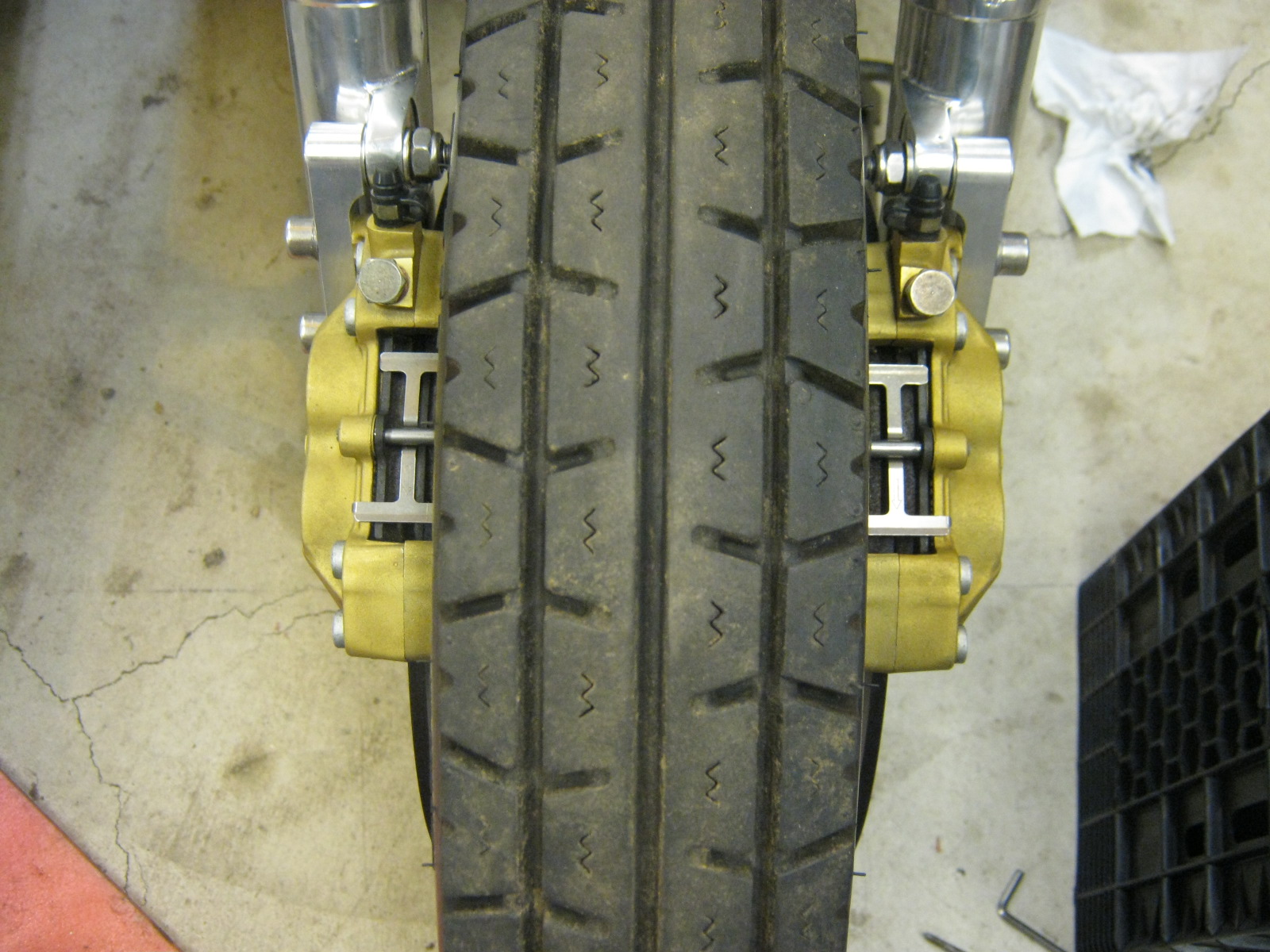 Disc brake configuration using 4 piston calipers. Applicable to Moto Guzzi V700, V7 Special, Ambassador, 850 GT, 850 GT California, Eldorado, and 850 California Police models.