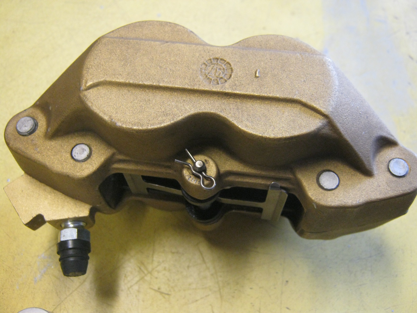 Disc brake configuration using 4 piston calipers. Applicable to Moto Guzzi V700, V7 Special, Ambassador, 850 GT, 850 GT California, Eldorado, and 850 California Police models.