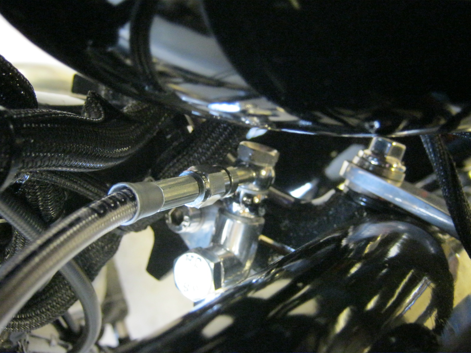 Disc brake configuration. Applicable to Moto Guzzi V700, V7 Special, Ambassador, 850 GT, 850 GT California, Eldorado, and 850 California Police models.