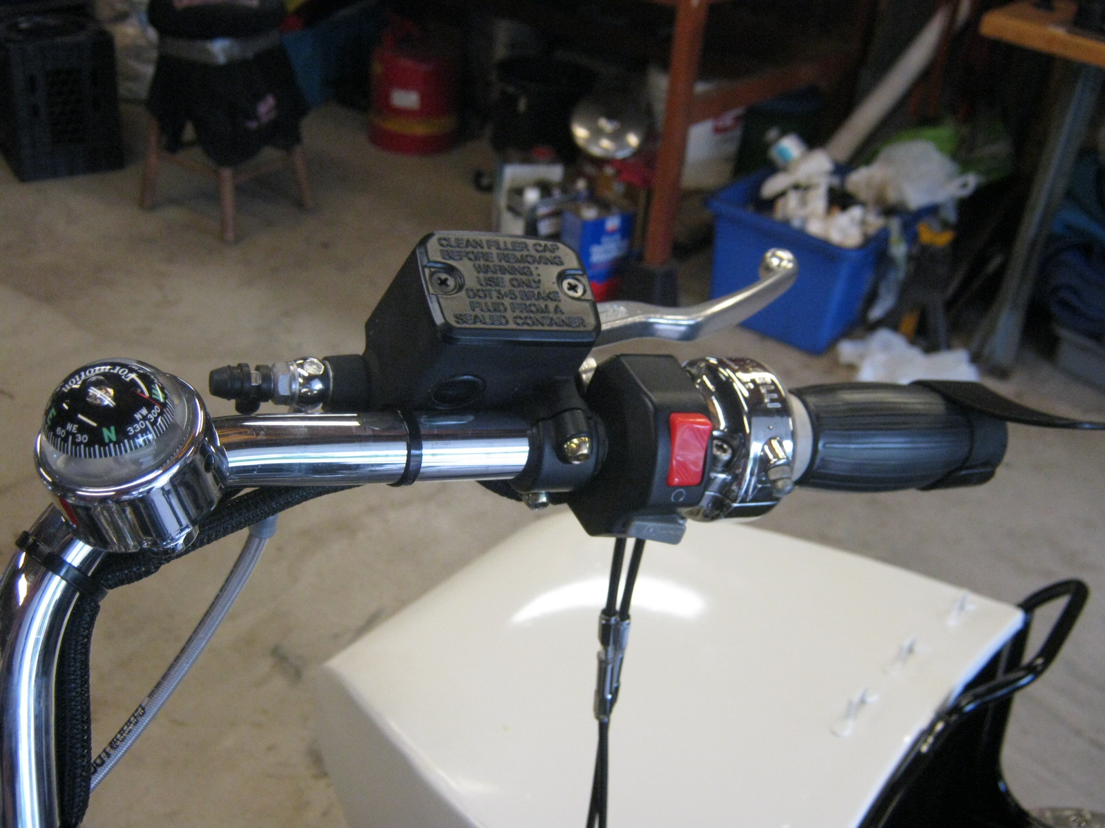 Disc brake configuration. Applicable to Moto Guzzi V700, V7 Special, Ambassador, 850 GT, 850 GT California, Eldorado, and 850 California Police models.