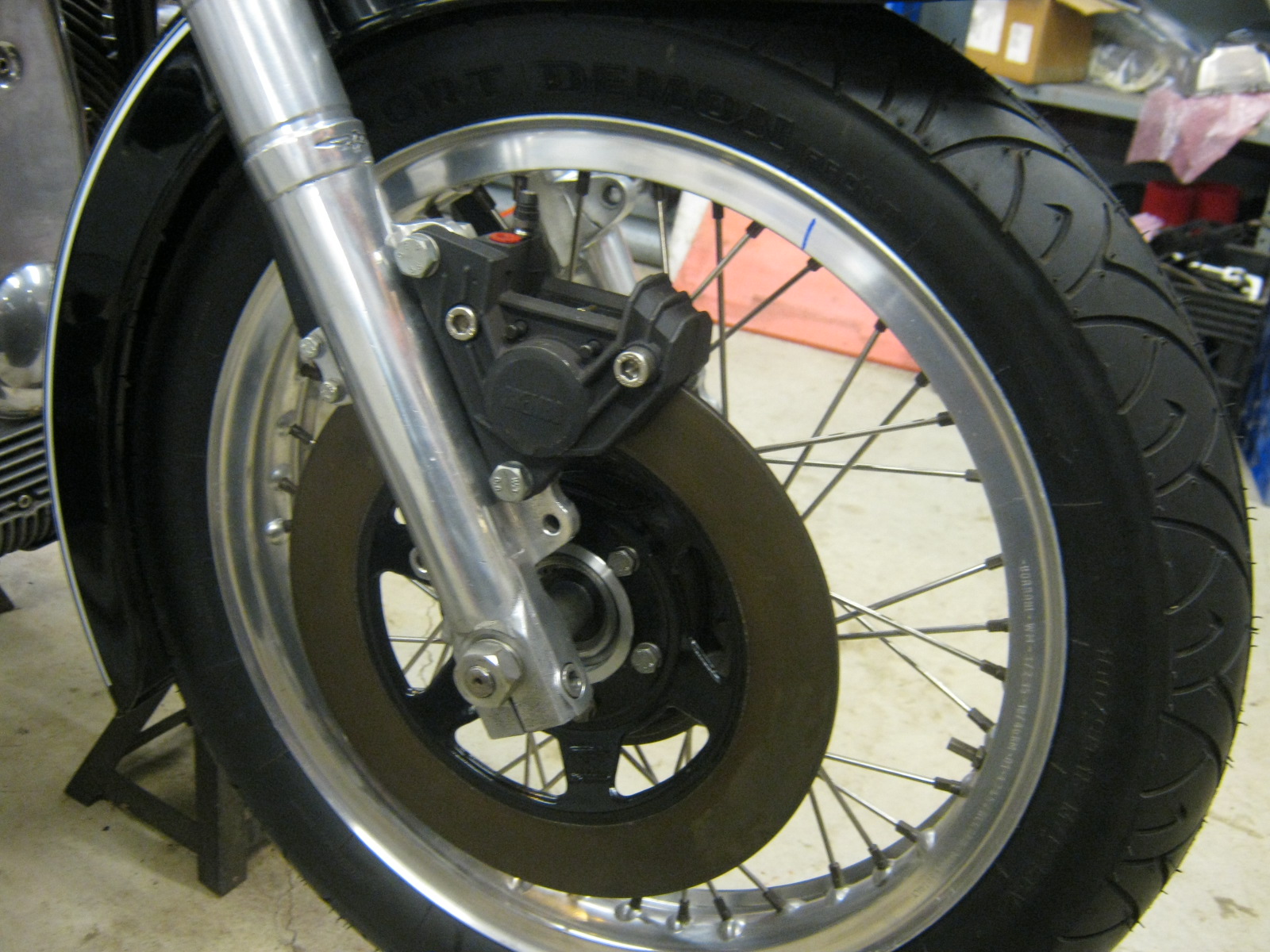 Disc brake stockish configuration. Applicable to Moto Guzzi V700, V7 Special, Ambassador, 850 GT, 850 GT California, Eldorado, and 850 California Police models.