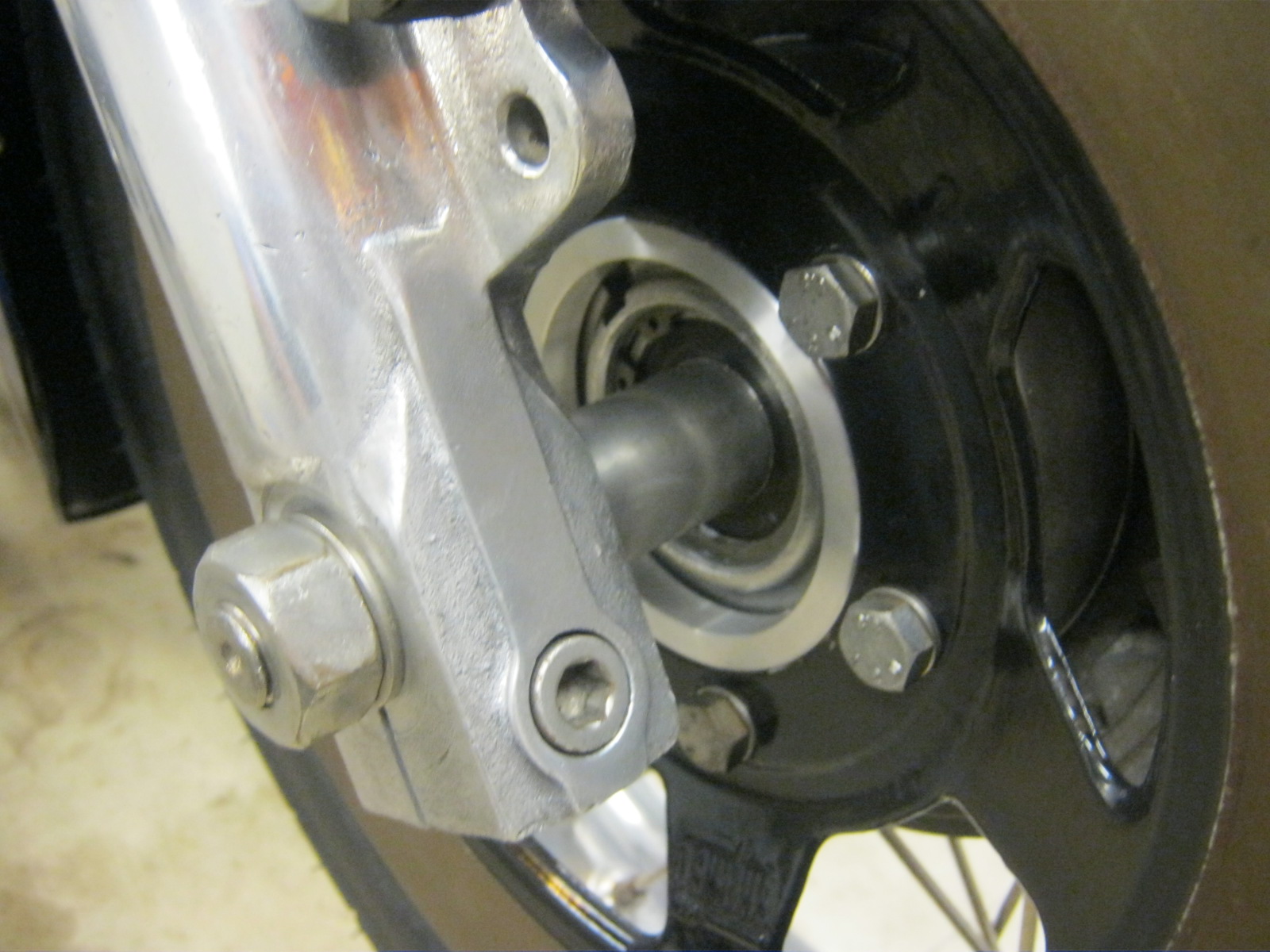 Disc brake stockish configuration. Applicable to Moto Guzzi V700, V7 Special, Ambassador, 850 GT, 850 GT California, Eldorado, and 850 California Police models.