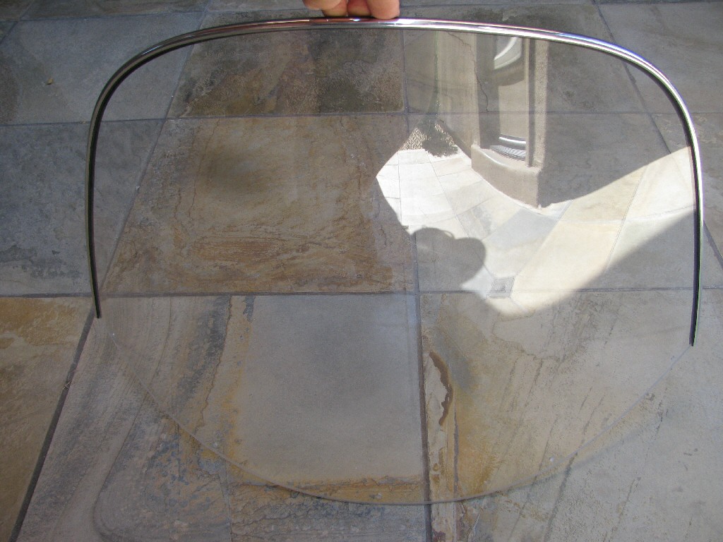 Windshield (MG# 12577250).