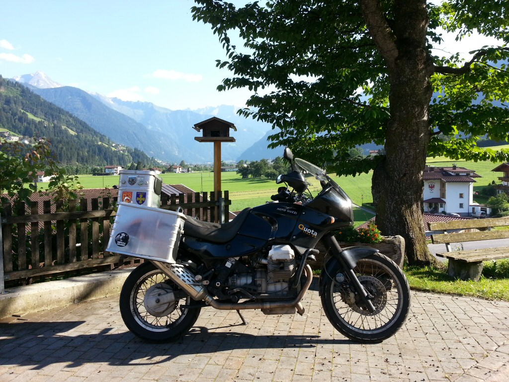 Installing Mikuni Constant Velocity carburetors on a Moto Guzzi Quota 1100 ES.