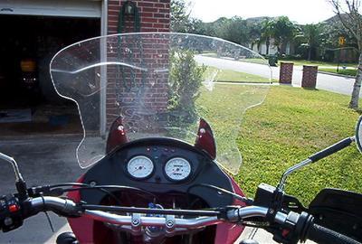 Gustafsson Plastics Touring windshield fitted to a Moto Guzzi Quota 1100 ES.