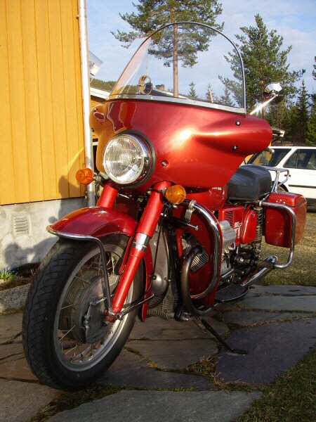 Joe Jump's steering damper kit fit to Frank Granli's motorcycle with leg shields.