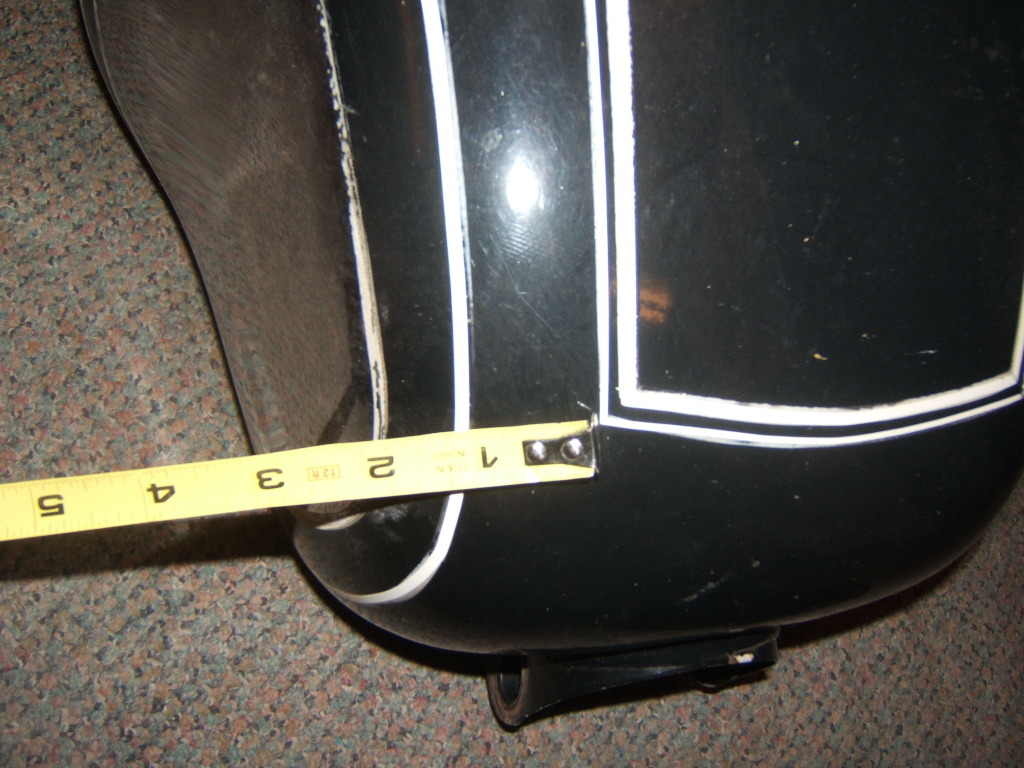 Original pin striping on the fuel tank: top rectangle.