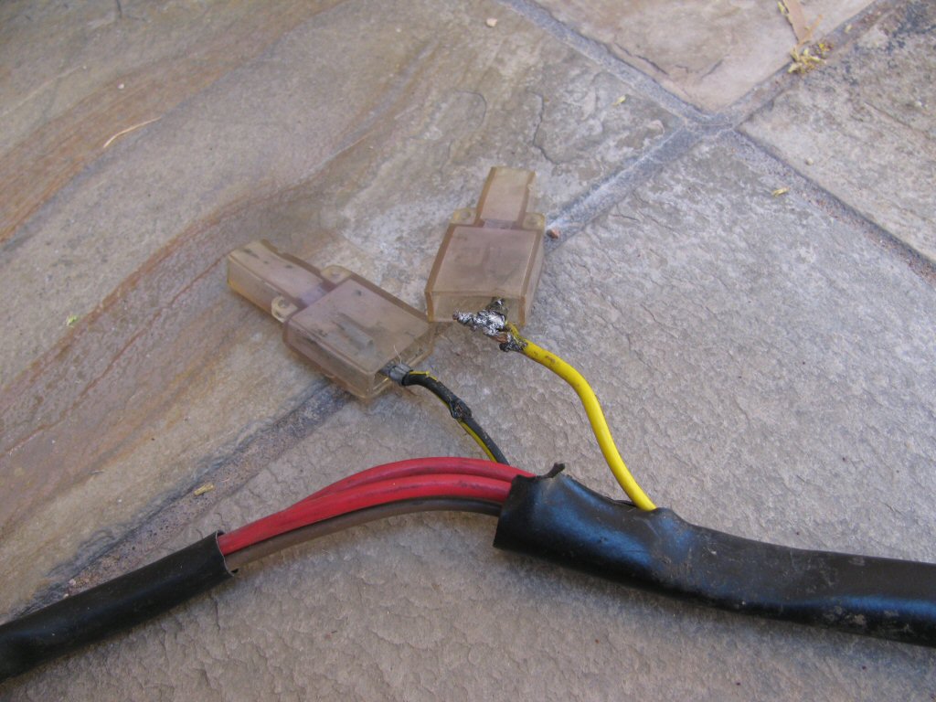 Sub-harness connecting the ignition switch to the fuse block and distribution panel. It also connects the 3 connection female spade connectors to the rear turn signals.