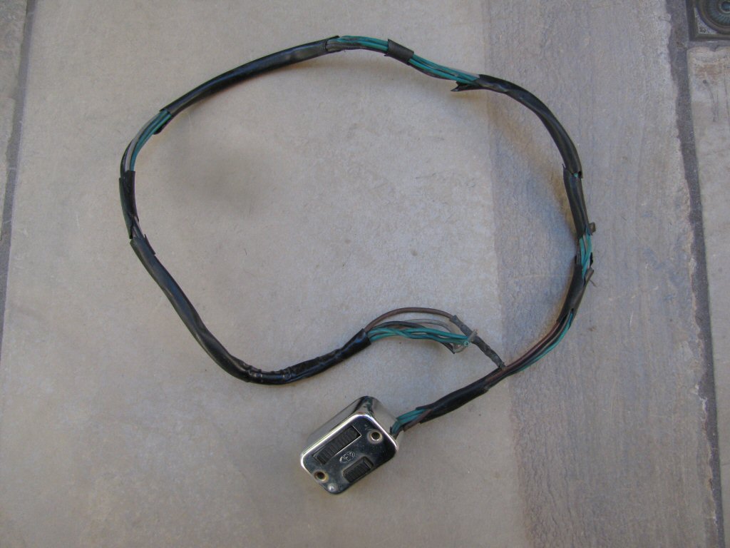 Sub-harness connecting the left handlebar switch (lights/horn) to the fuse block and distribution panel.